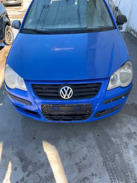 dezmembrez vw polo 9n /usa fata polo 9n/ hayon polo 9n/oglinda polo 9n