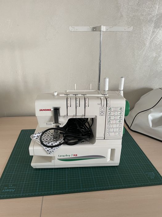 Коверлок Janome CoverPro7 Япония