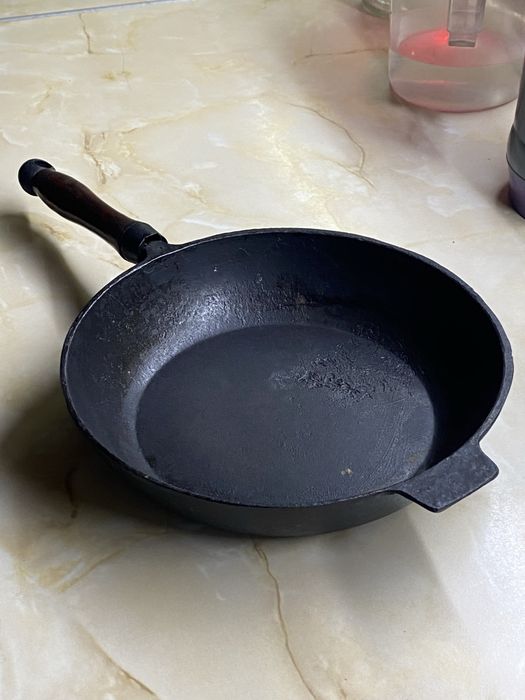 Сковорода из литого чугуна