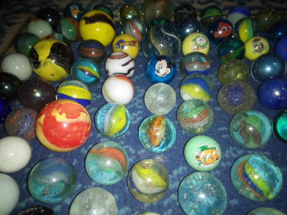 de   vanzare  bila  marmura  din     sticla   !!!