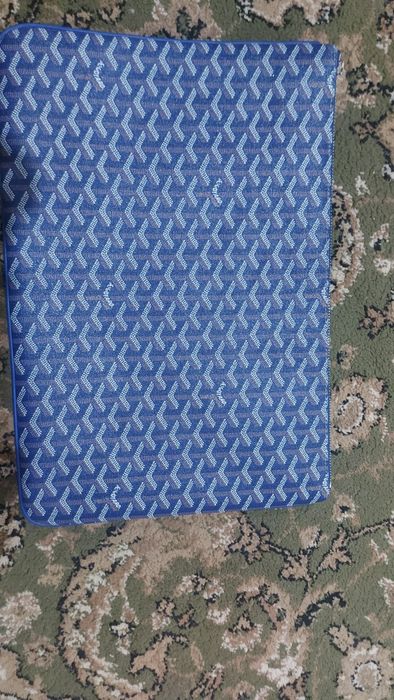 Продам клатч Goyard