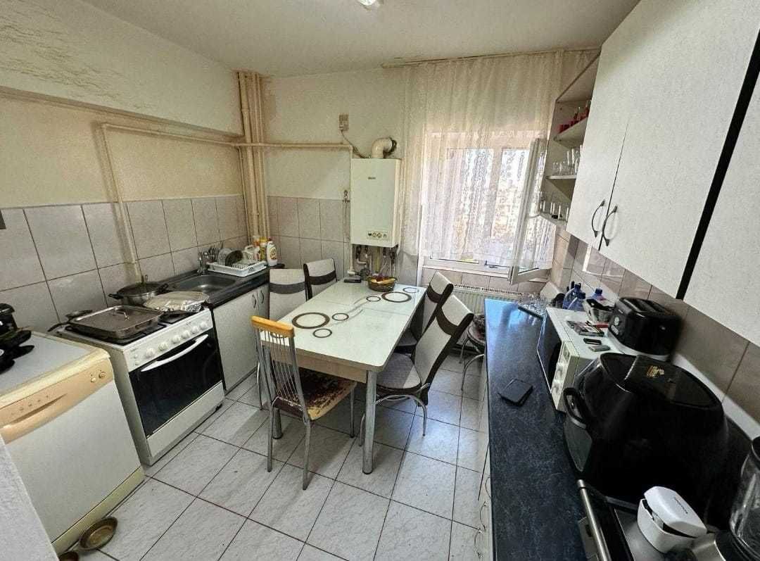 De vanzare apartament 4 camere, Drumul Careiului, Micro 16.