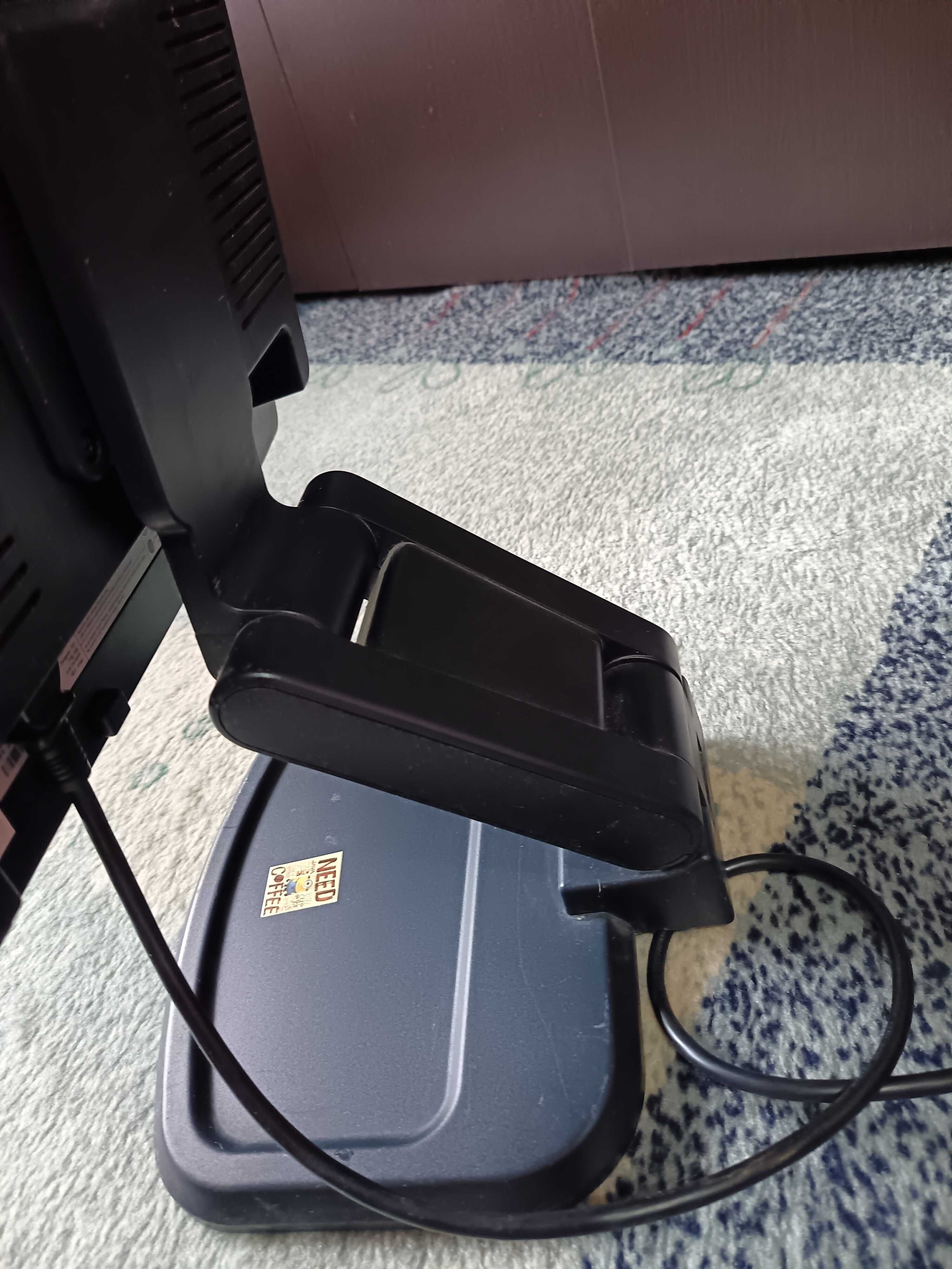 Продавам монитор HP 1740