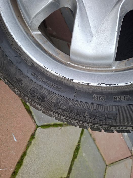 Cauciucuri iarna 185/65/15 cu janta de aluminiu Ford