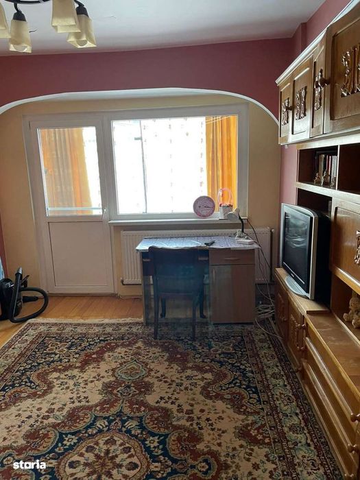Chirie Apartament 2 cam transformat in 3, Mioveni, Piata, mobilat, Et1