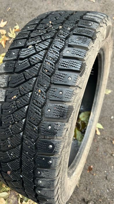 Продам зимнюю резина Viatti 215/55/R17