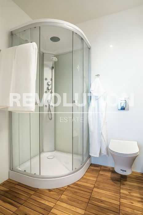 Тристаен апартамент в района на кк. Чайка!