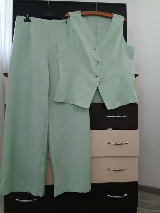 Compleuri de vanzare Pantaloni și bluză XL