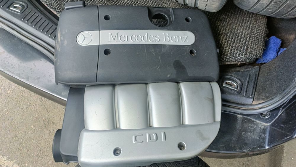 Vând Capac motor Mercedes C și E Class  2.2 cdi