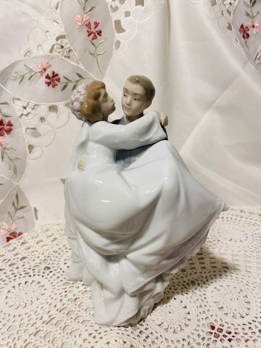 порцеланова статуетка