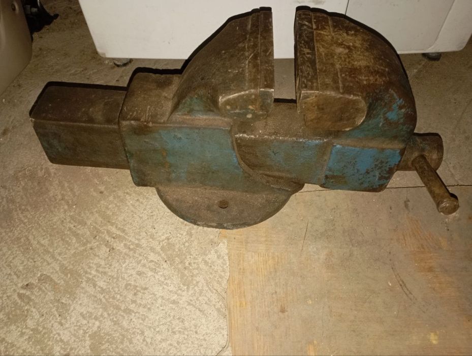 Продам тиски тиски