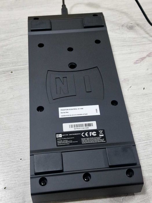 FX Котролер Native Instruments Traktor Kontrol X1 MK1