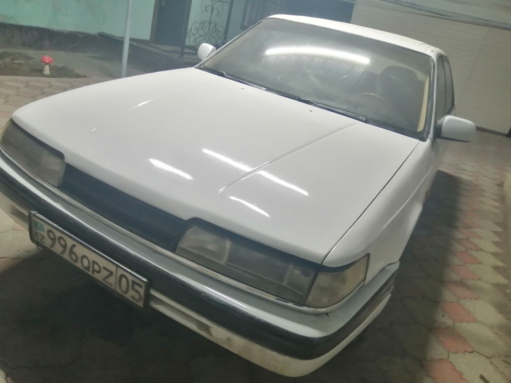 Mazda  1990год 2.0л