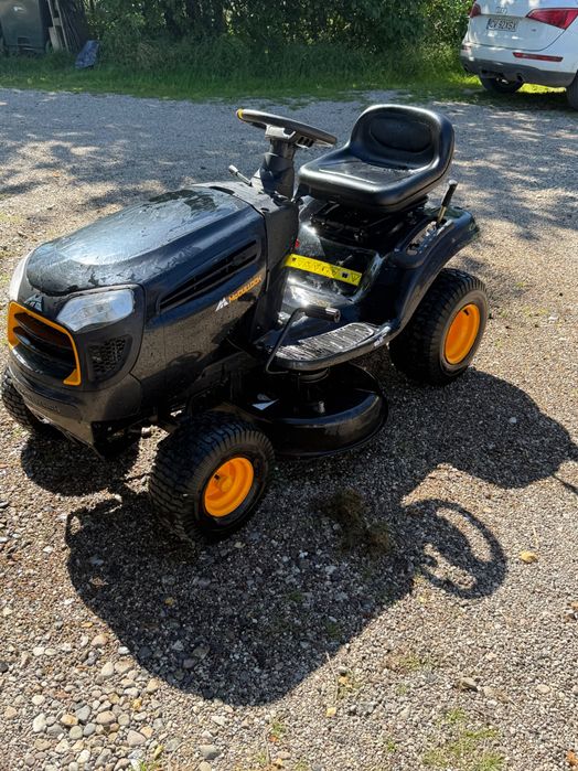 Tractoras de tuns iarba