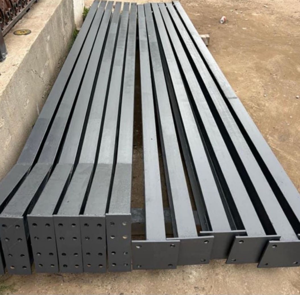 vând structură metalică 10 deschiderea 30 lungimea 5 m la stâlp din pr