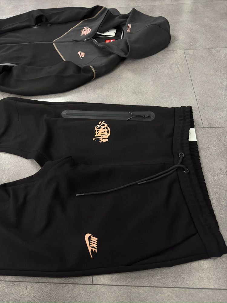 Nike Syna World Tech Fleece