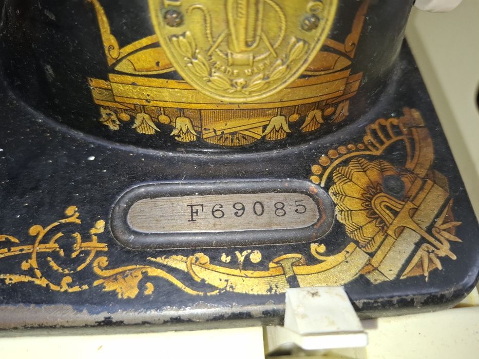 Masina de cusut Singer F 69085