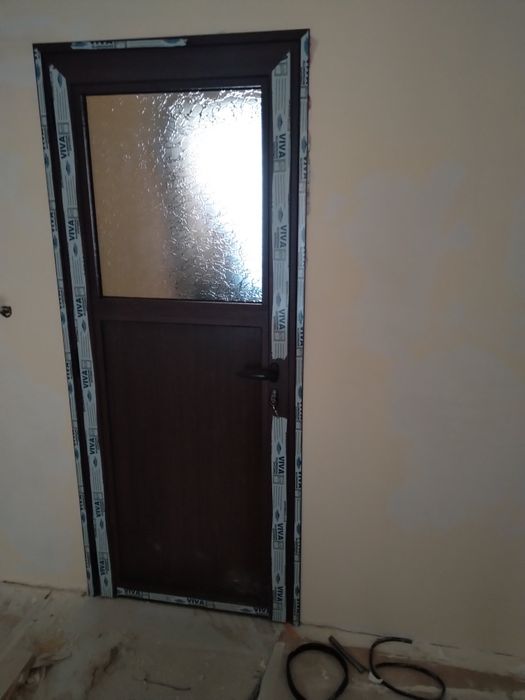 Алуминиева врата за баня