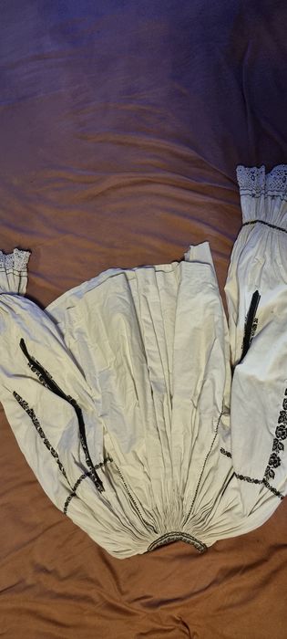 Vând ie originală de femeie din zona Padureni, jud. Hunedoara