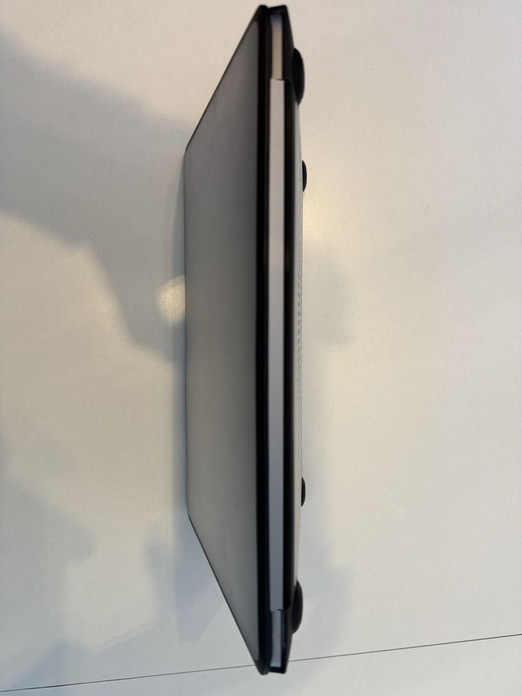 2022 MacBook Pro 13.3 M2, 16GB, 512 GB, Touch Bar