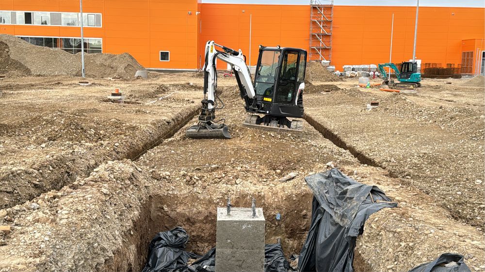 Inchiriez miniexcavator