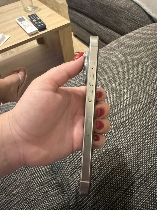 Iphone 16 pro 256 GB с оставаща 1 година гаранция