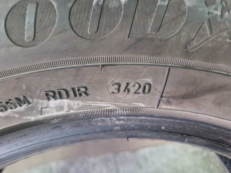 2 Goodyear R16 215/60
зимни гуми 
DOT3420