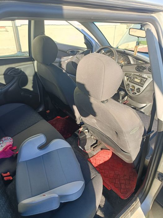 Vând Ford focus 1.6 benzina