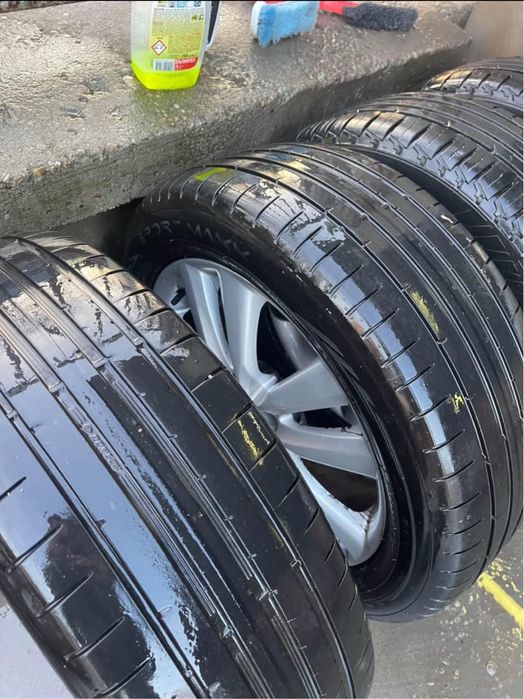 Джанти с летни гуми Dunlop 225/55, за Hyundai 5x114,3 18 цола