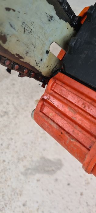 Drujba Echo Cs-303tes cu rezervorul fisurat