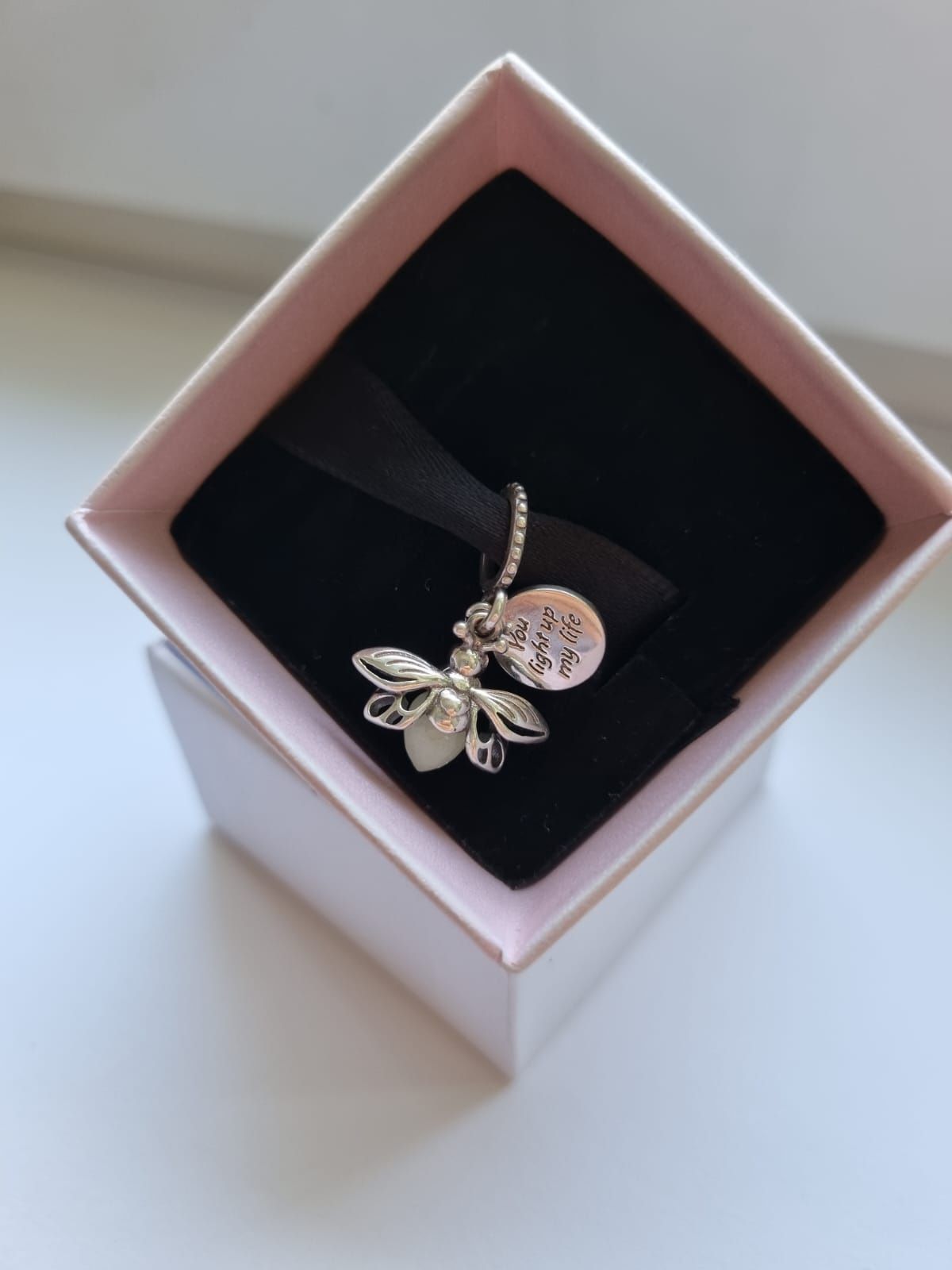 Charm pandantiv Licuriciul care lumineaza la intuneric din argint S925