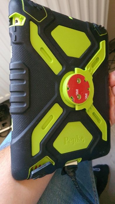 iPad 3 A1430 wifi + Celular de 64GB cu husa antisoc (copii)