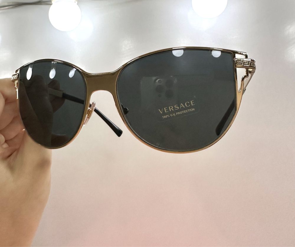 Слънчеви очила “котешко око” Versace
