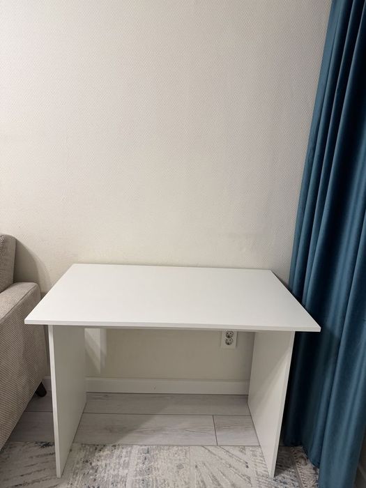 Стол 4 табуретками новые