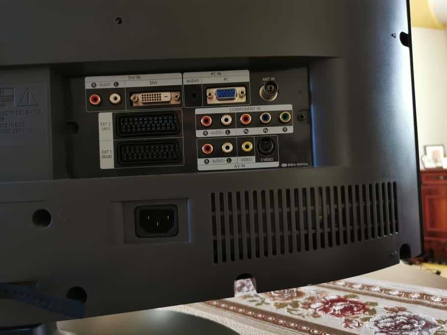 Vand televizor samsung  80 cm