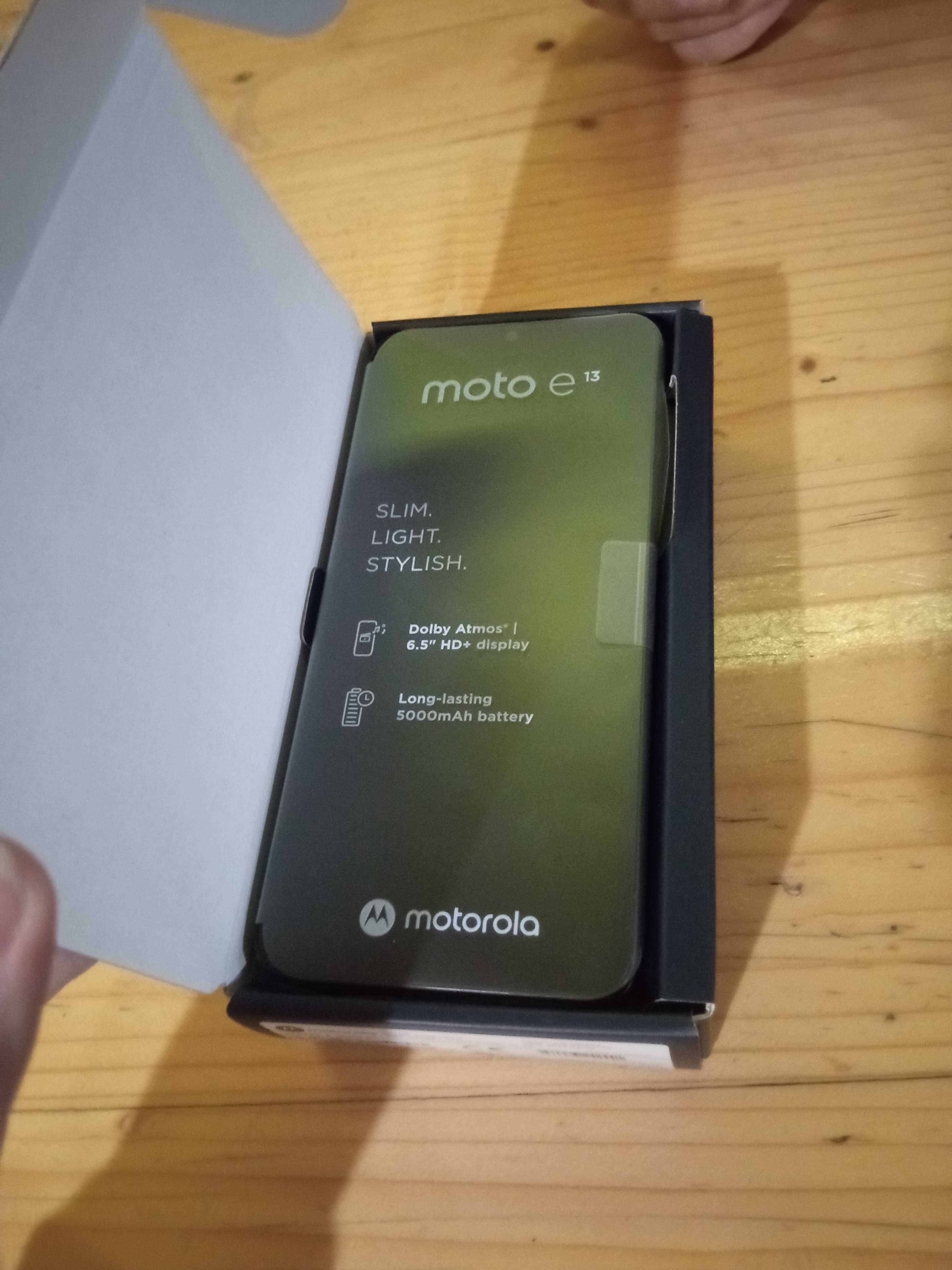 Moto E 13 чисто нов, не използван.