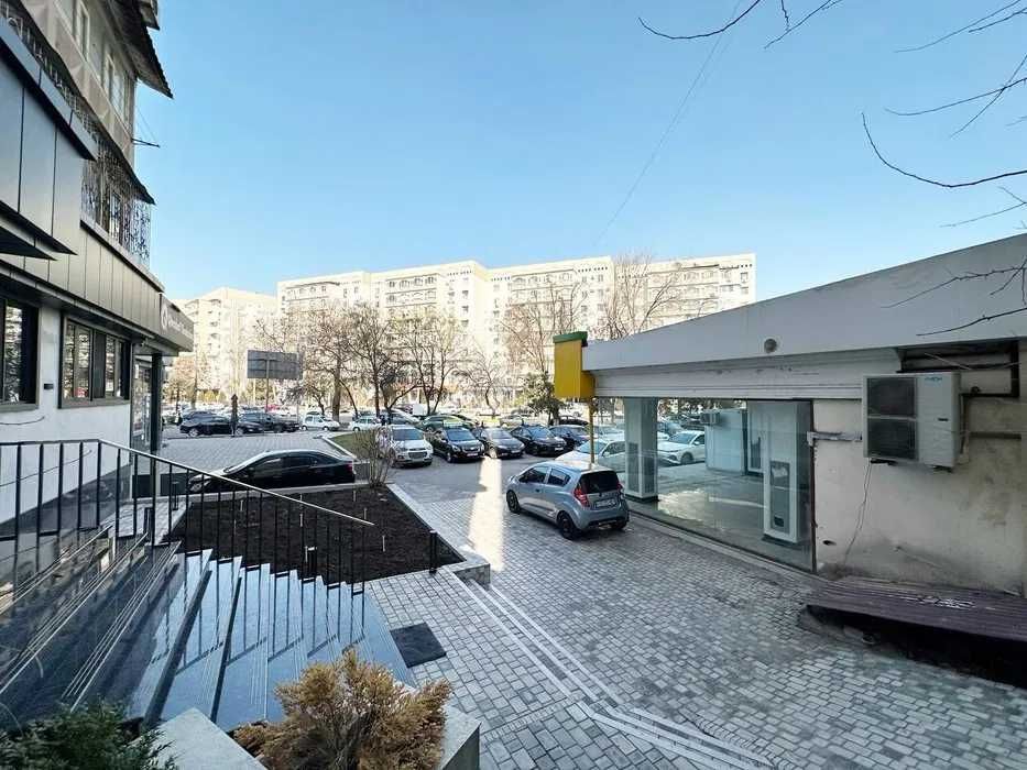 Айбека ул. пересечение Нукусская рядом мед.Шох центр 156 кв.м