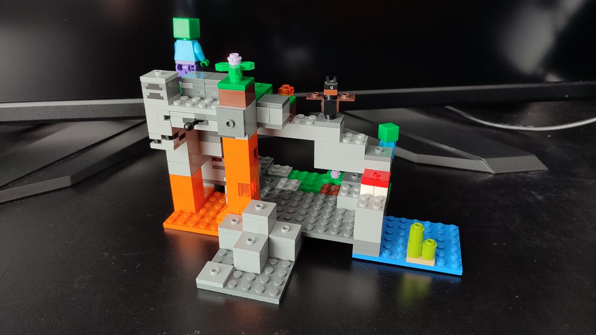 Lego Minecraft 21141 Zombie Cave