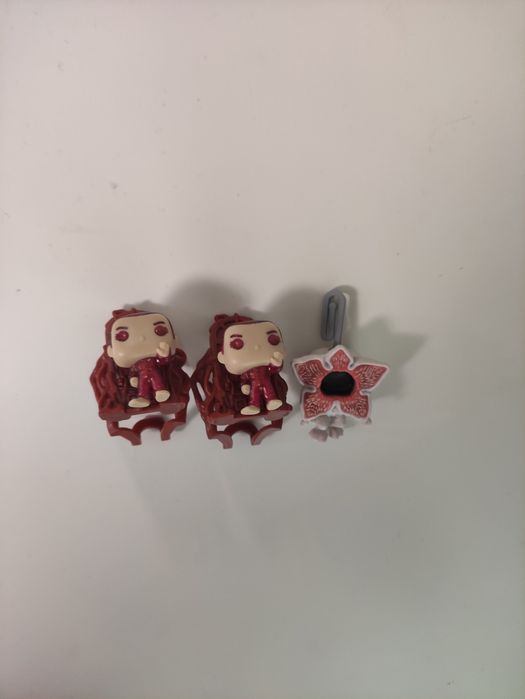 Продам или обменяю фигурки из очень странных дел