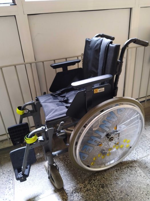 Детска инвалидна количка