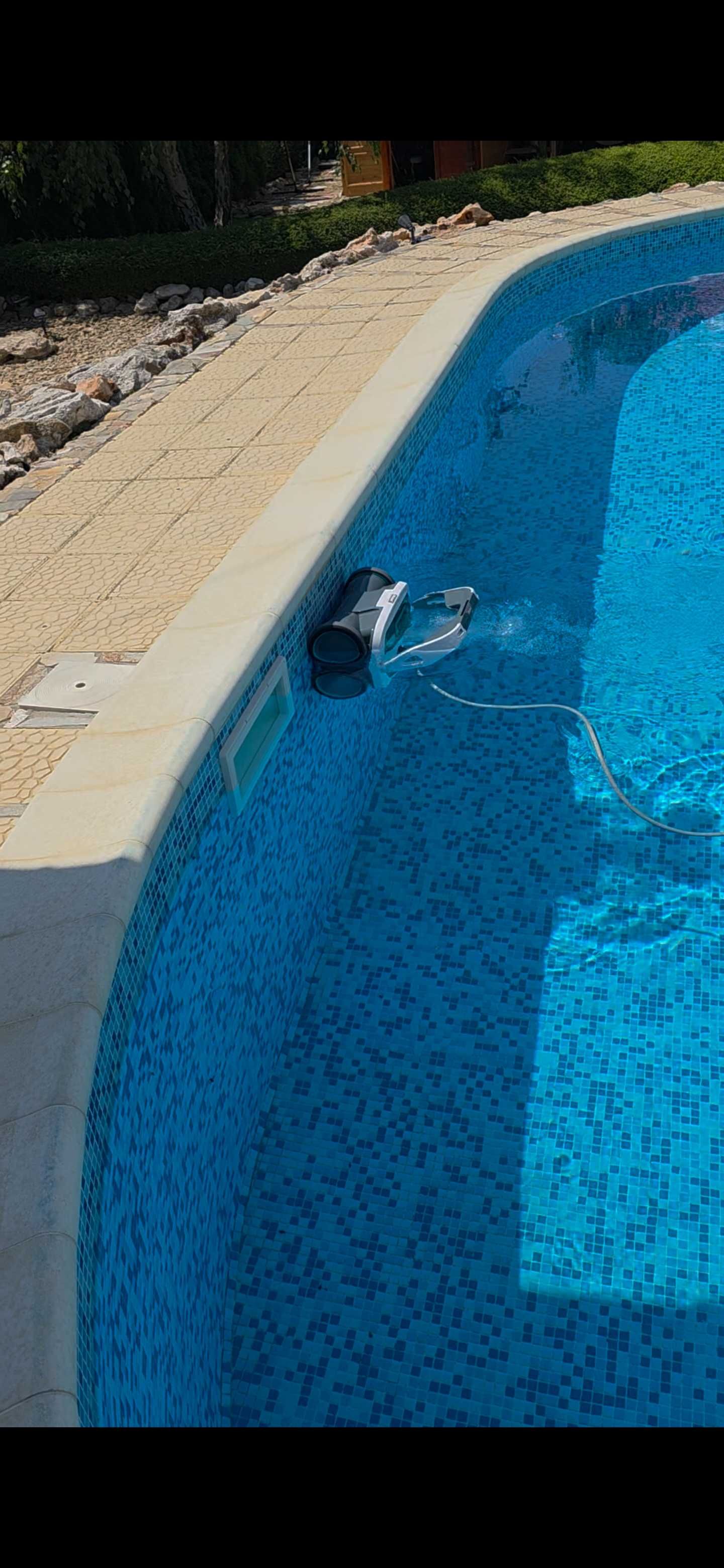 IROBOT MIRRA 530 pool cleaning robot