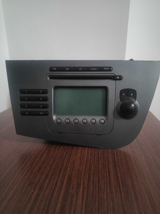 Radio cd seat leon si panou climatic in stare buna de funcționare
