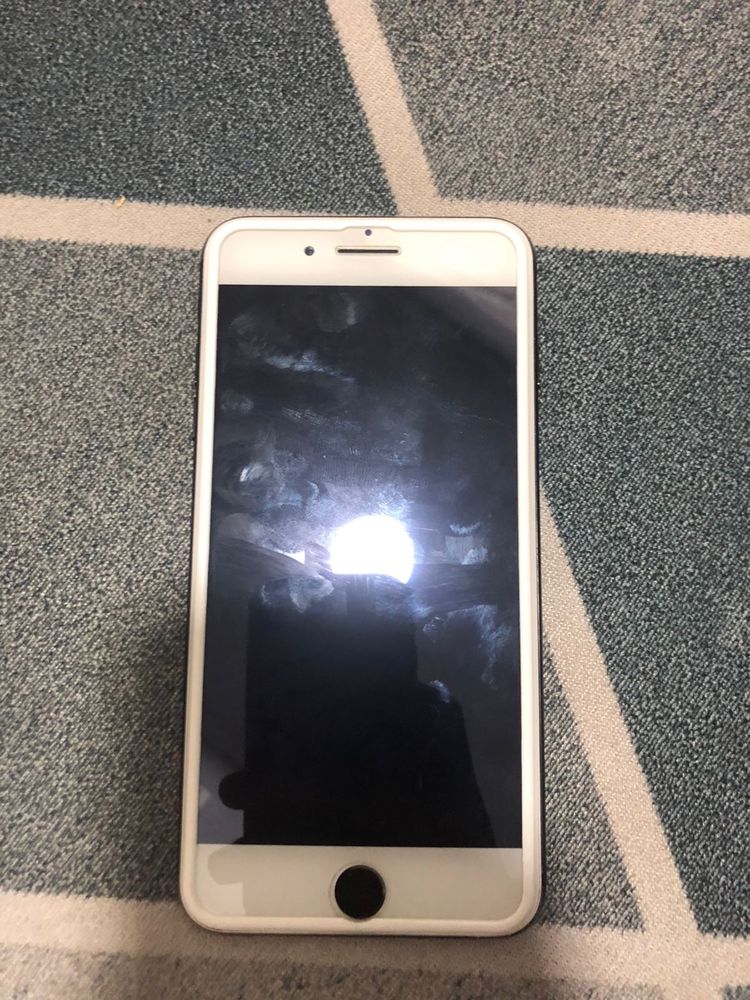 Срочна продам айфон 7+