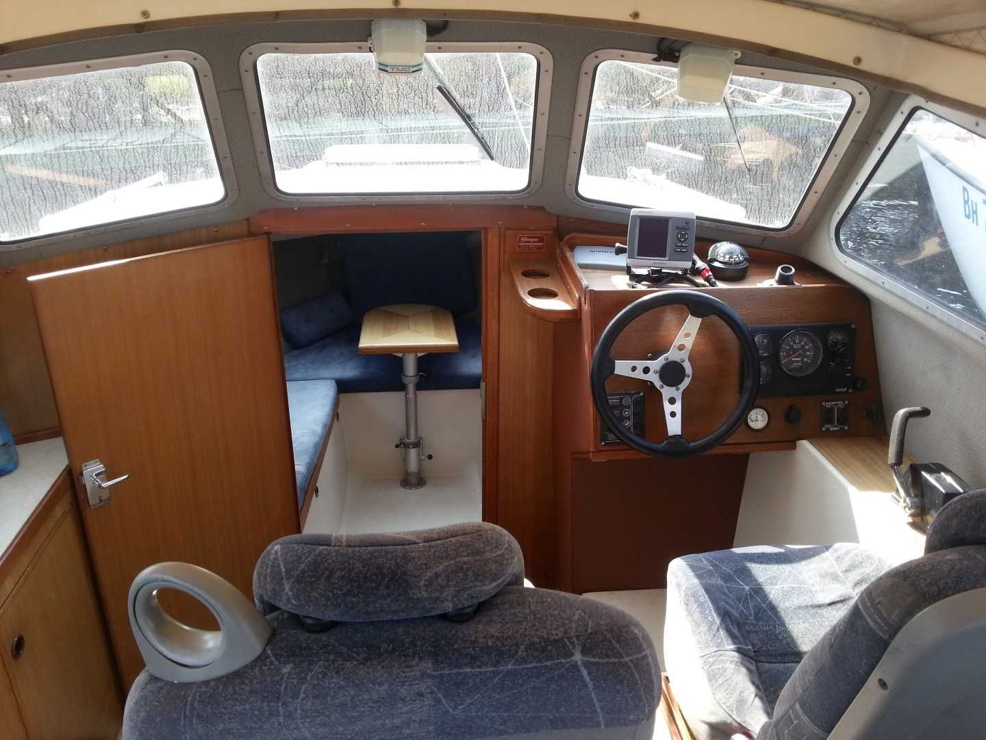 Моторна лодка SAGA 7000