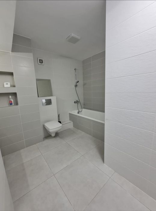 Vând spațiu comercial finisat în bloc nou