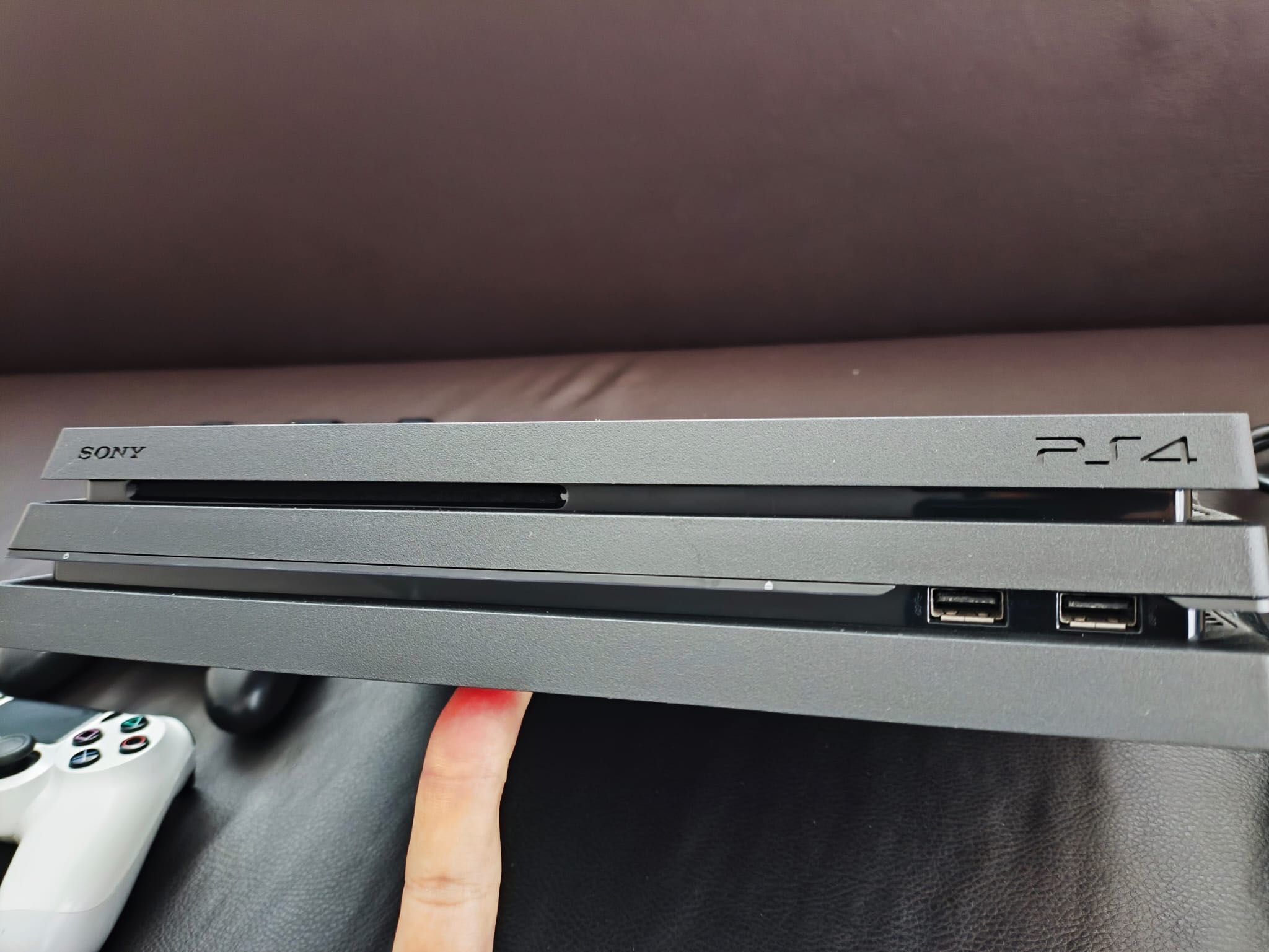 PlayStation 4 Pro CUH-7016B | 2TB SSD Intenso | 2 джойстика |