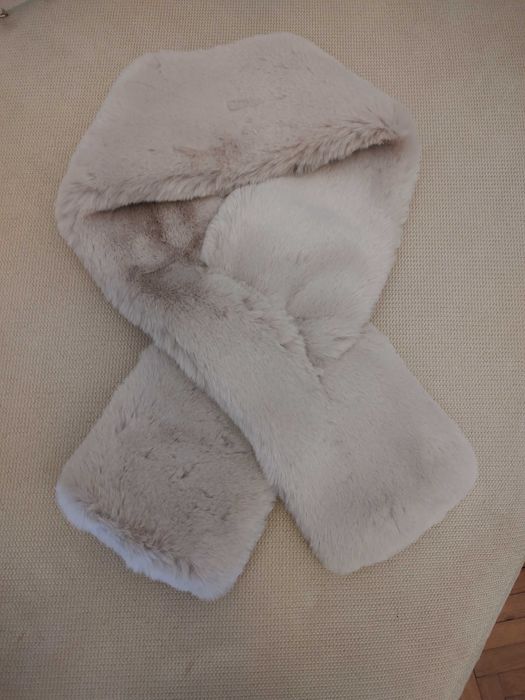 Guler din blana artificiala, nude, foarte moale,nou fara eticheta