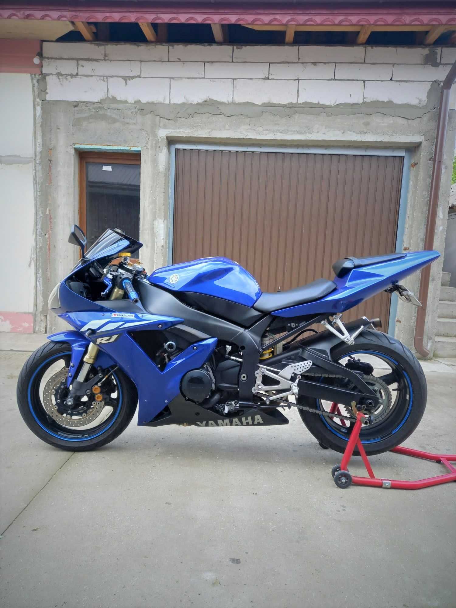 Yamaha R1 2003, variante auto