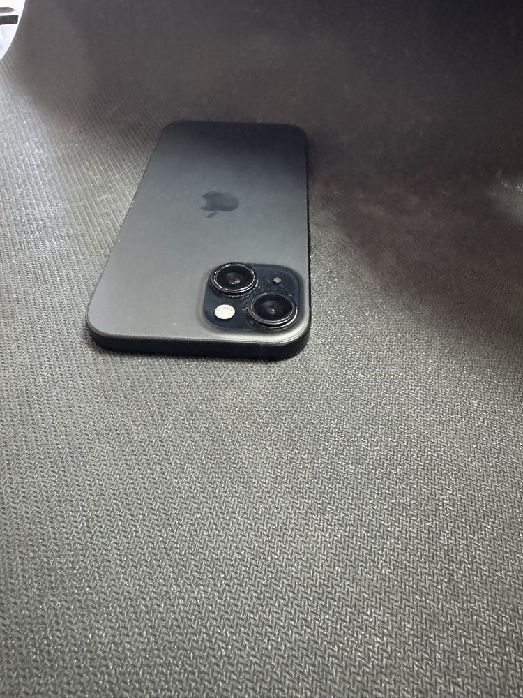 iPhone 15 128gb - заключен с iCloud, в отличен външен вид