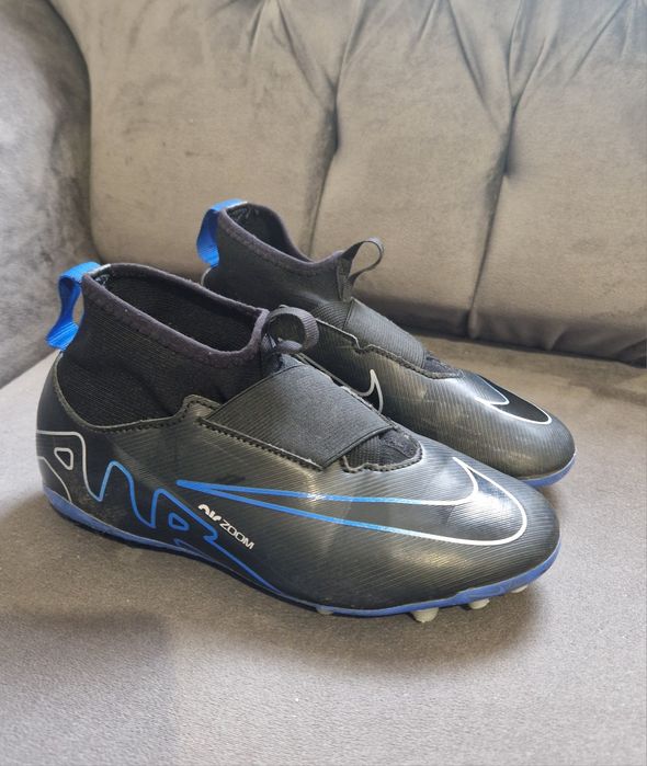 Футболни бутонки